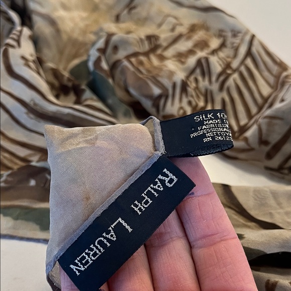 💯% SILK Ralph Lauren Scarf - Picture 5 of 6